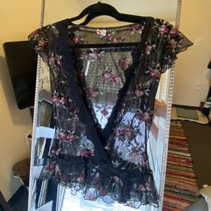 Lace/frilled fringe printed asymmetrical top - Black 🧜🏽‍♀️🖤✨